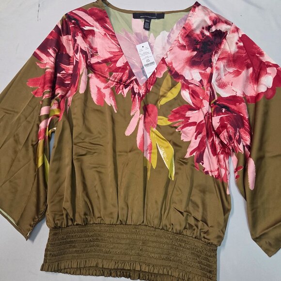 White House Black Market Tops - 🌸Chic White House Floral Kimono Blouse–Elegant Olive Green with Bold Pink XXS🌸